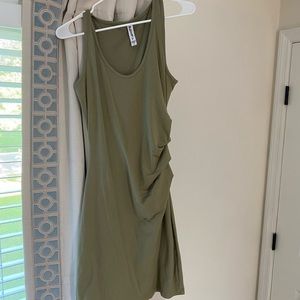 NWOT Athleta dress, perfect transitional color! Size small